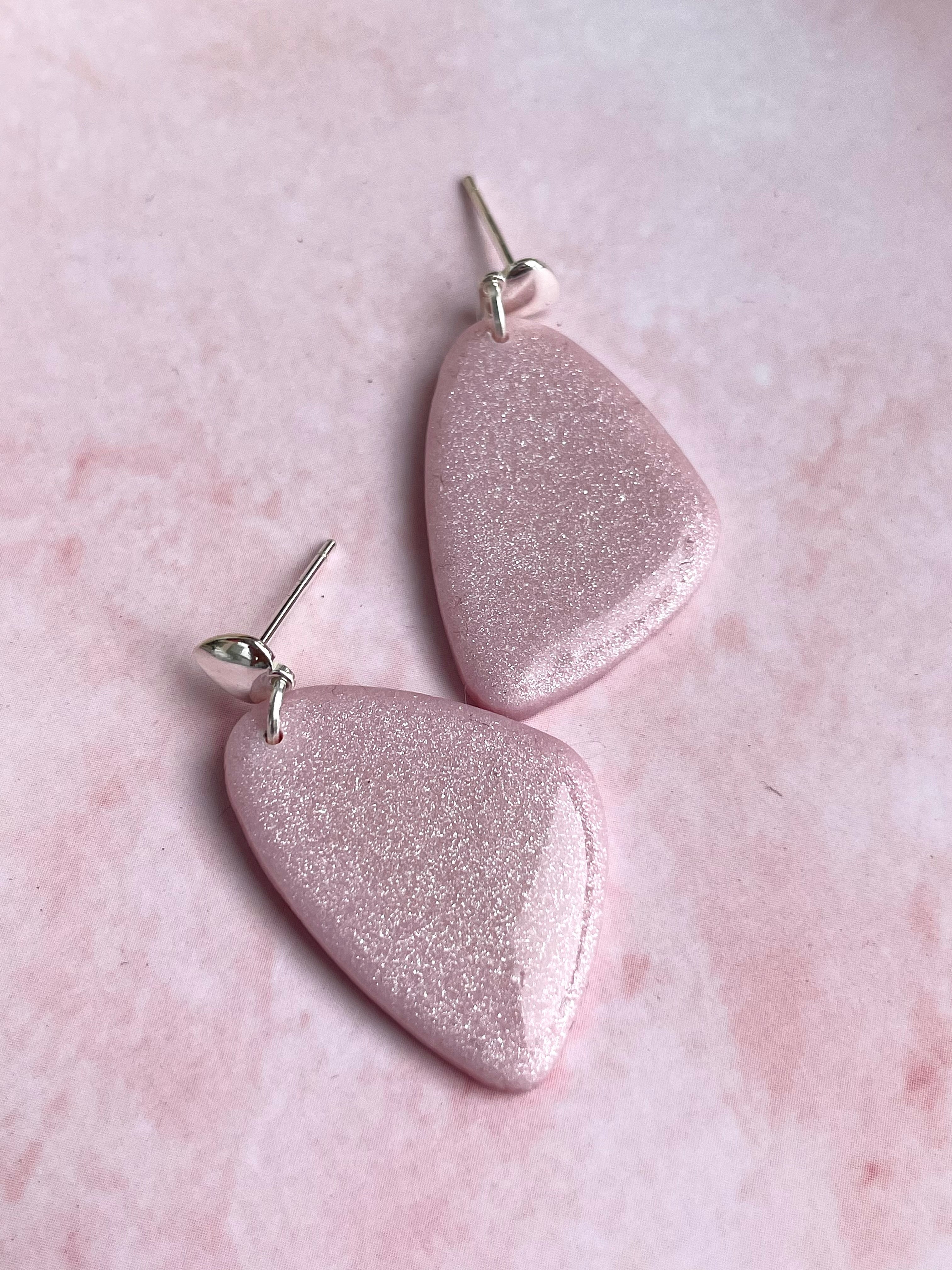 Shimmery minimalistic dangle earrings