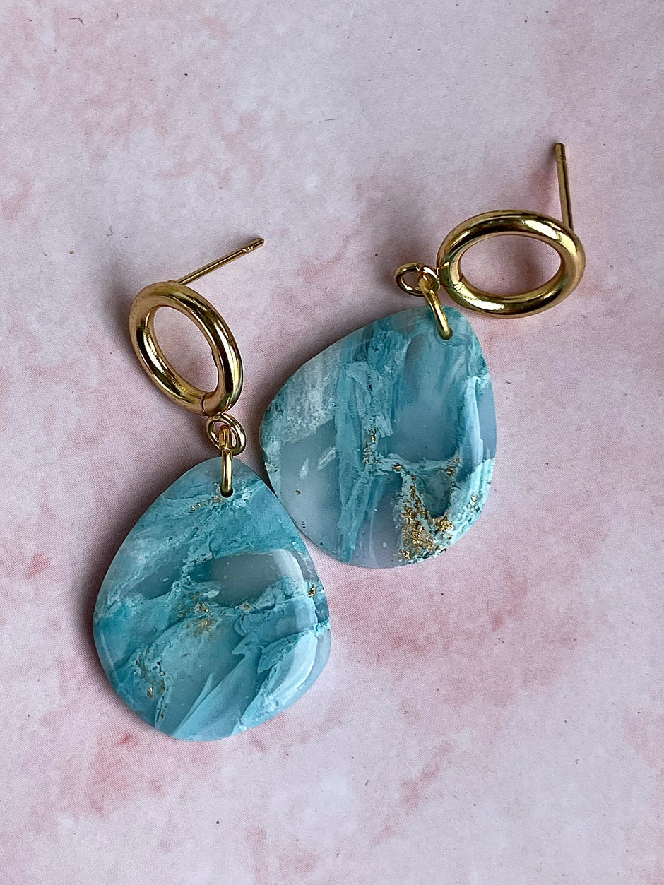 Orecchini Aqua lucidi e minimalisti