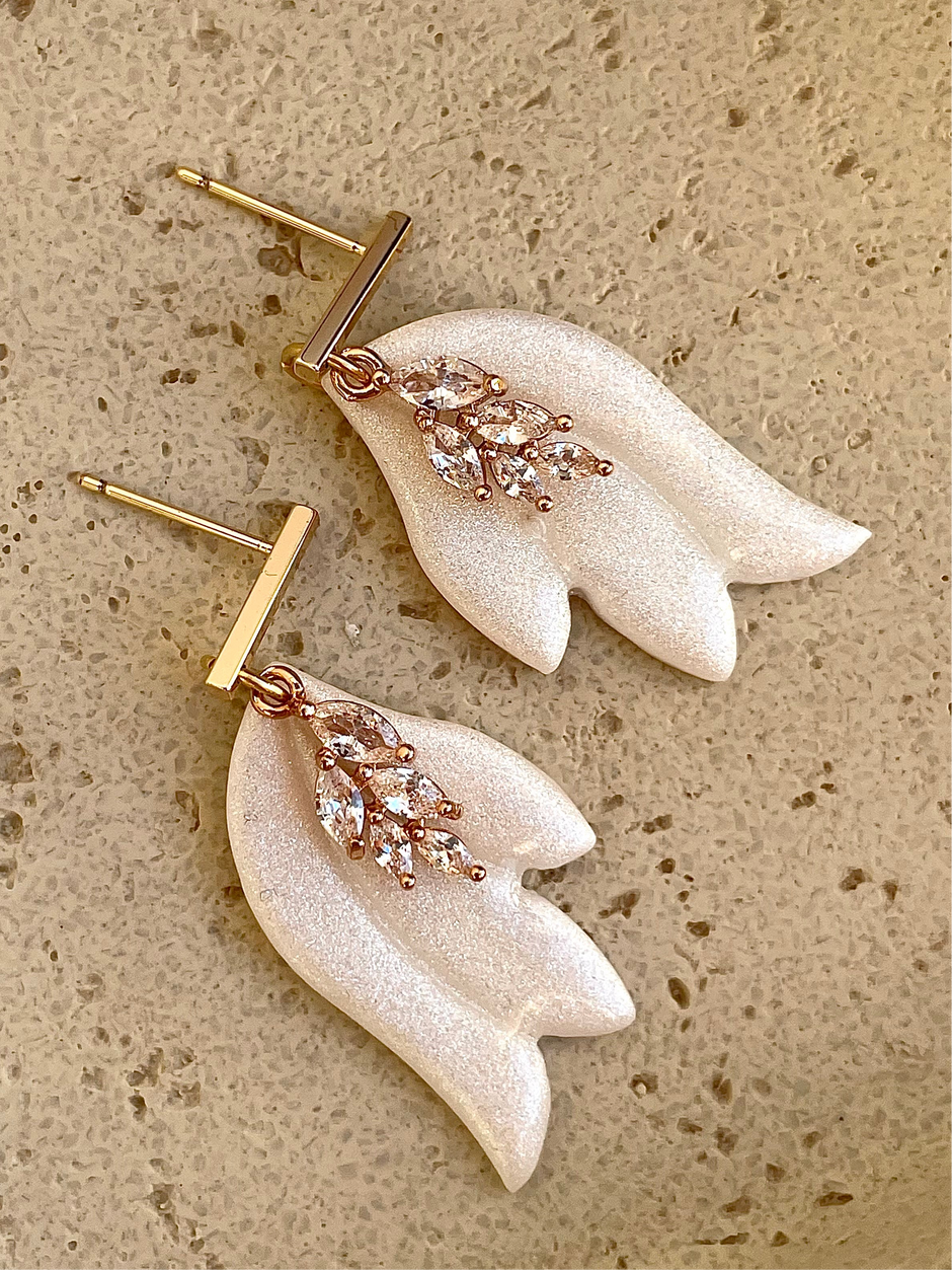 Glossy minimalistic leaf earrings Ophelia