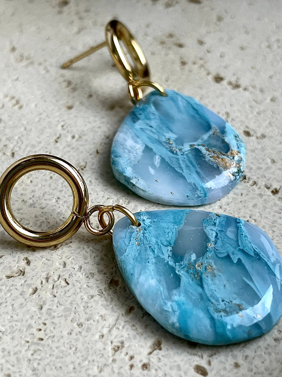 Orecchini Aqua lucidi e minimalisti