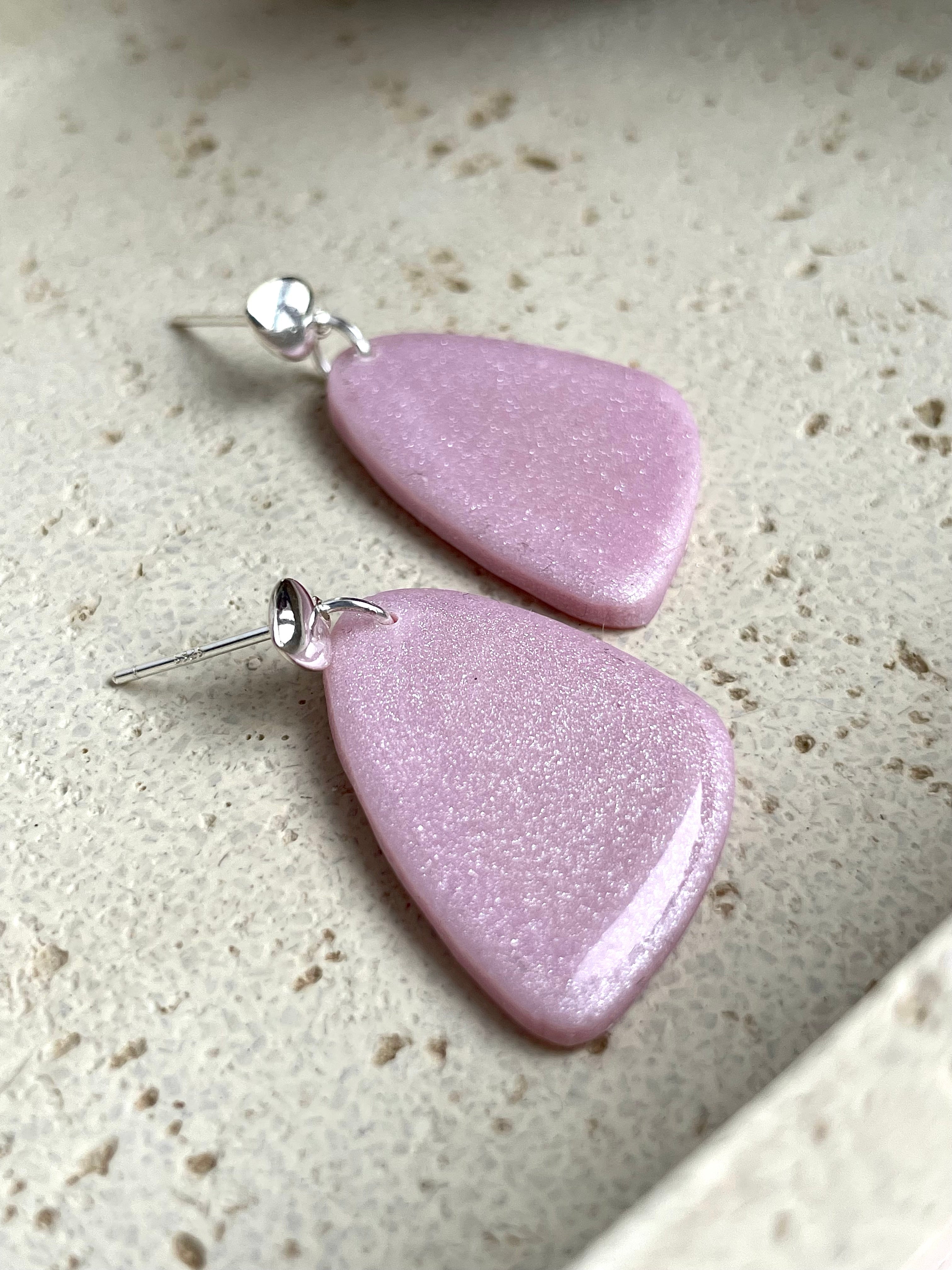 Shimmery minimalistic dangle earrings
