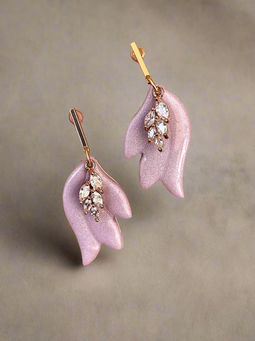 Glossy minimalistic leaf earrings Ophelia