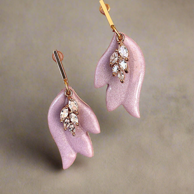 Glossy minimalistic leaf earrings Ophelia