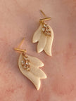 Glossy minimalistic leaf earrings Ophelia