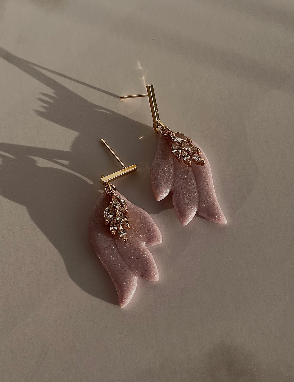 Glossy minimalistic leaf earrings Ophelia