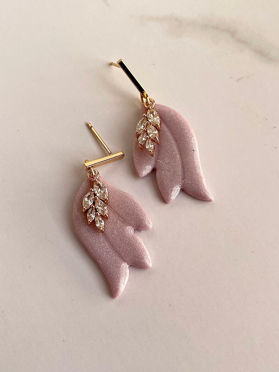 Glossy minimalistic leaf earrings Ophelia