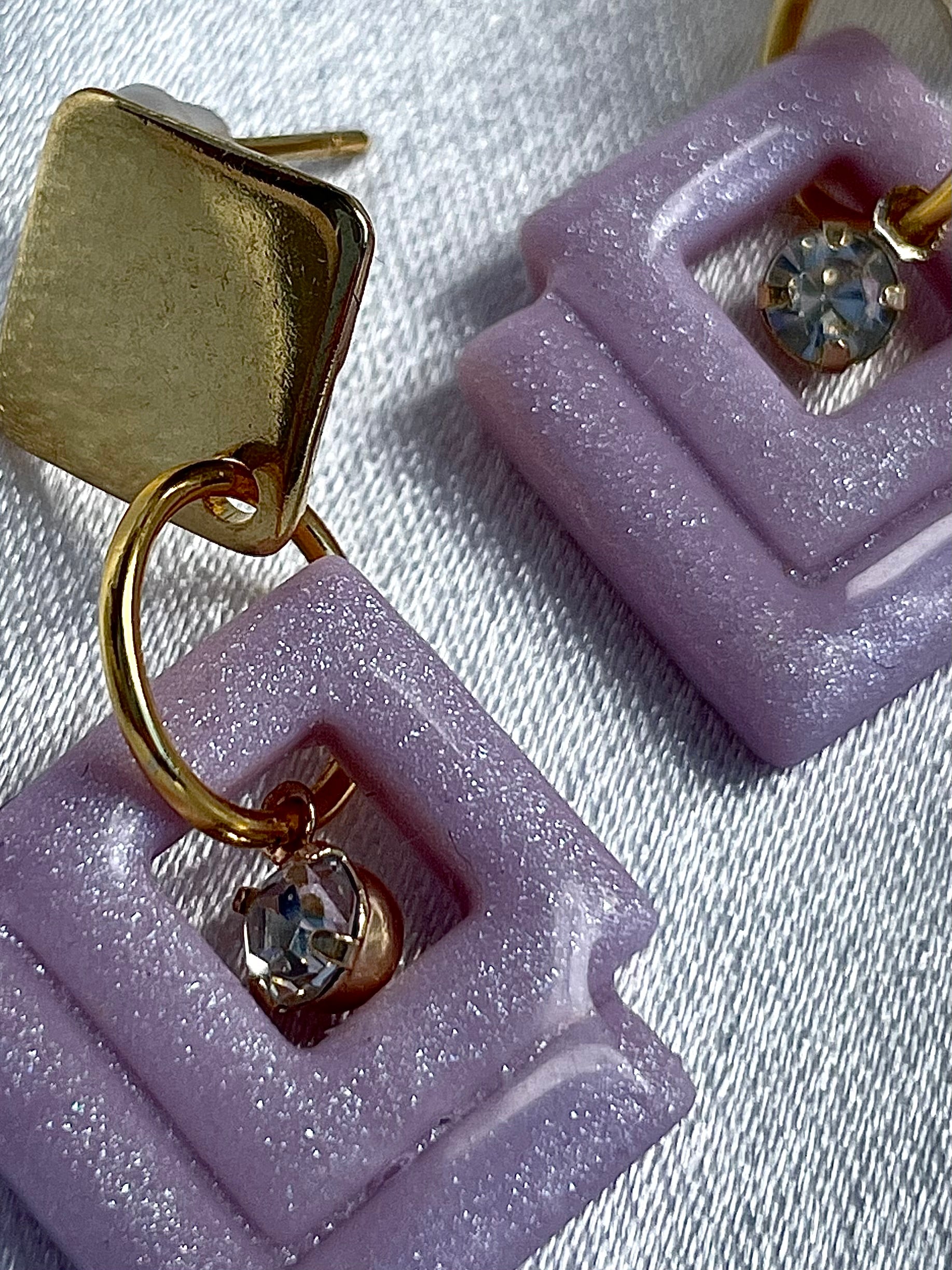Glossy lilac rhombus earrings Laila