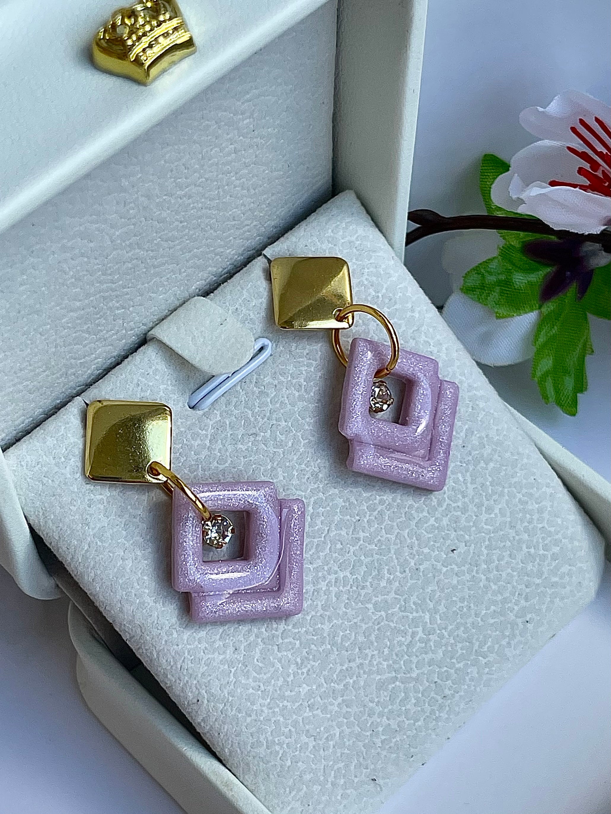 Glossy lilac rhombus earrings Laila