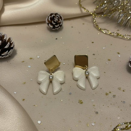 Earrings with Christmas-themed neutral background